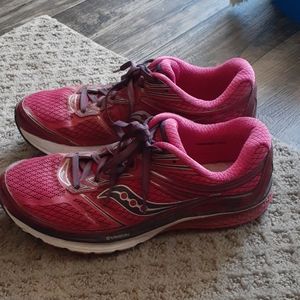 Hot Pink Saucony Ride 9